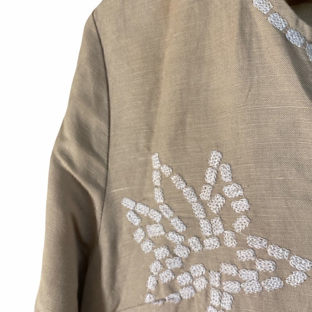 Context Lord & Taylor Embroidered Top - Picture 3 of 8